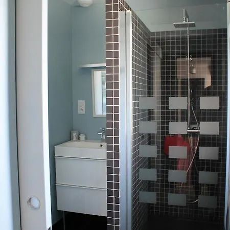 Les Bains De *